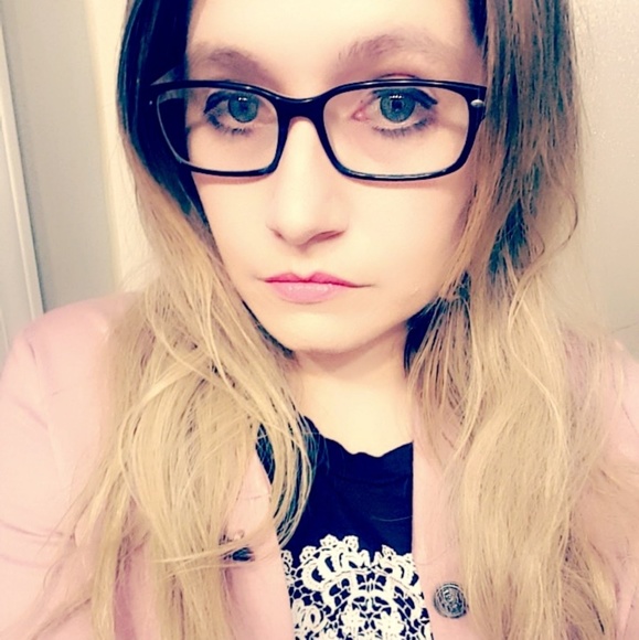 Meet your Posher, Krysti - Picture 1 of 3